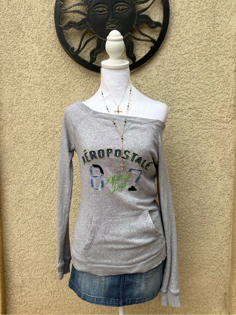 Aeropostale Y2K Grey Blue Green Graphic Off The Shoulder Kangaroo Pocket Top